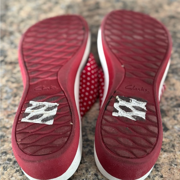 Clarks Cloudsteppers Red & White Striped Wedge Flip Flops | Size 8 - Picture 7 of 8